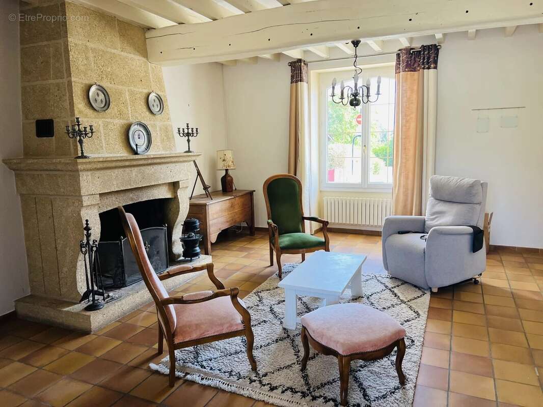 Maison à MONCE-EN-BELIN