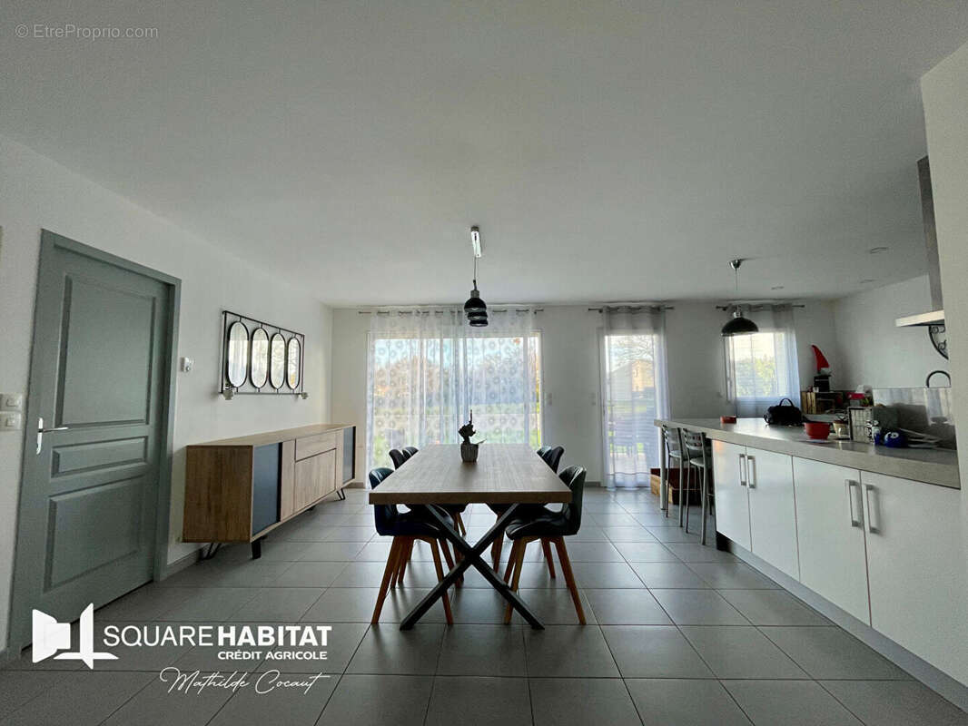 Maison à SAINT-MACAIRE-EN-MAUGES