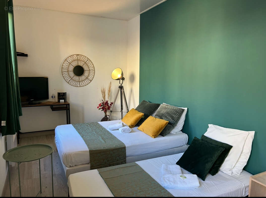 Commerce à MOUSTIERS-SAINTE-MARIE