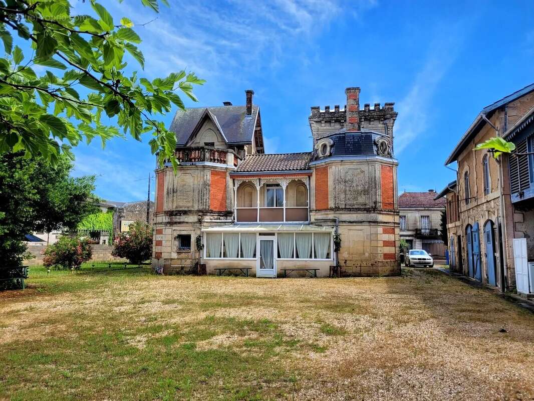 Maison à SAINT-CHRISTOLY-DE-BLAYE