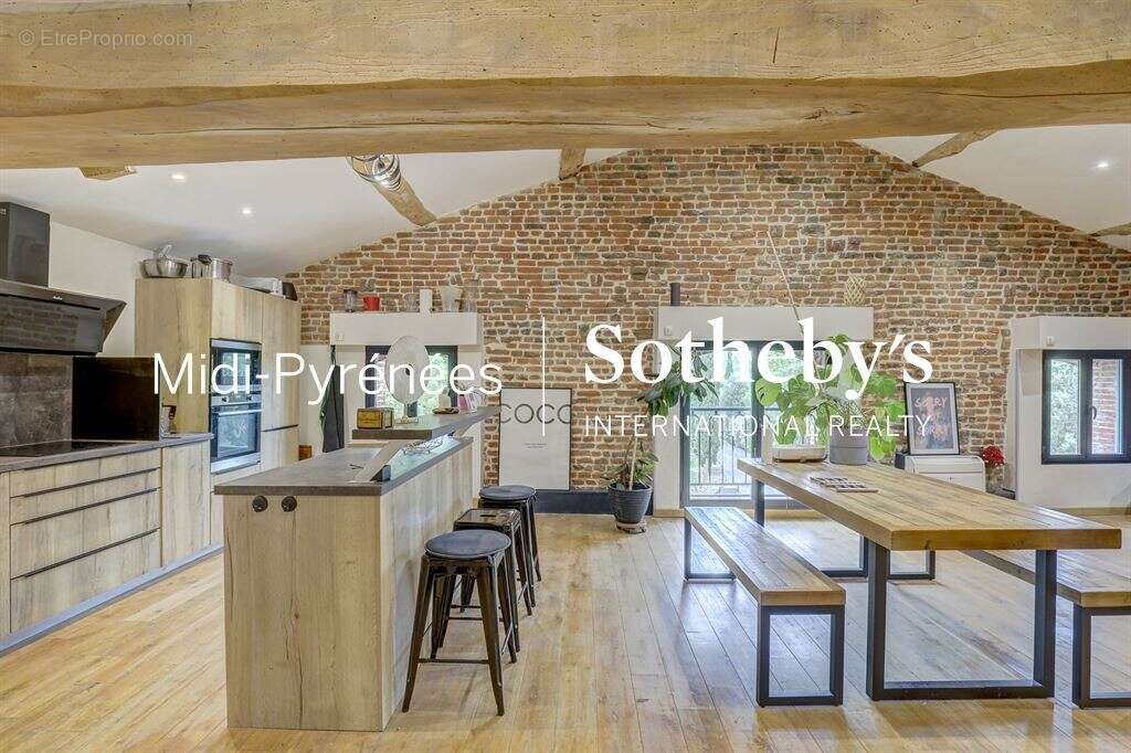 Maison à SAINT-PIERRE-DE-LAGES