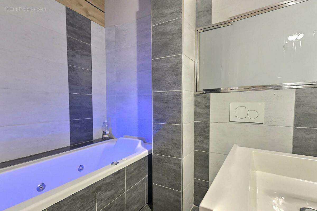 Appartement à MARSEILLE-1E