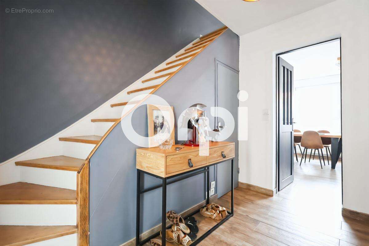 Maison de ville, 4 chambre(s) / bureau(x), cour-terrasse, cave et garage à MALO-LES-BAINS (59240) - photo 3