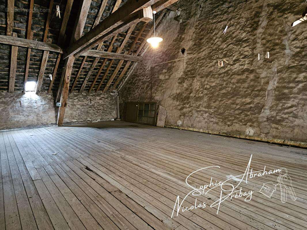 Maison de ville avec dépendances et fort potentiel en centre-ville de Toury - photo 11