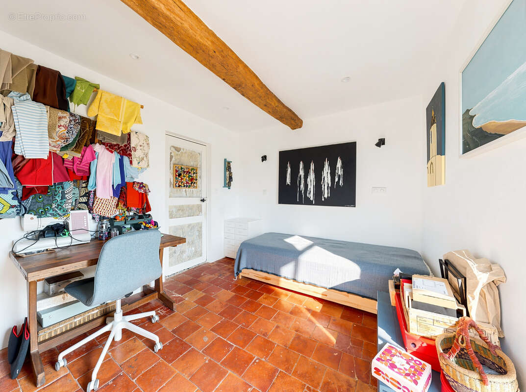 Maison de 115m2 avec garage, terrasse et cave. - photo 11