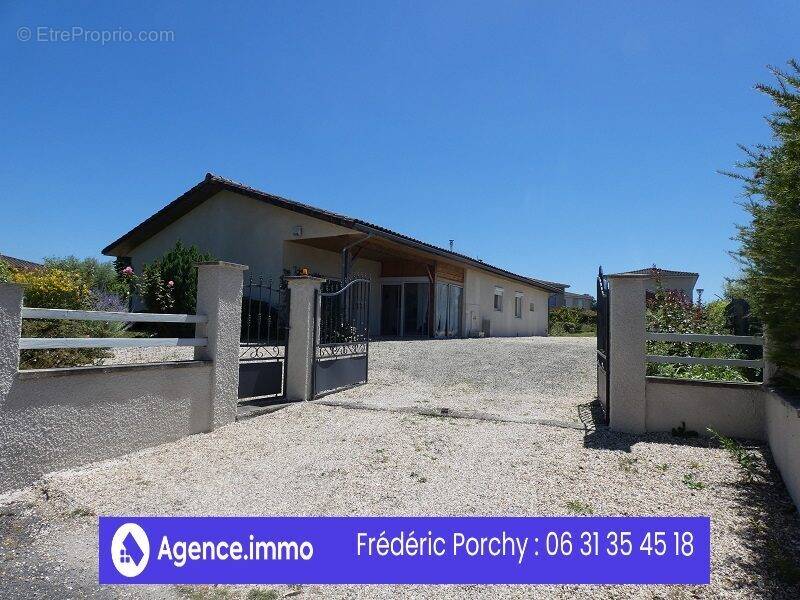 Maison à VIC-FEZENSAC