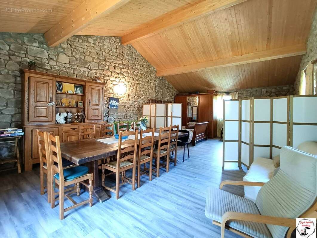 Maison à LE CRESTET