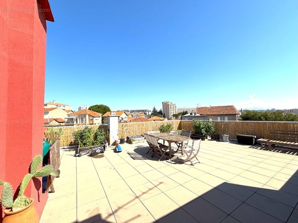 Appartement à MARSEILLE-5E