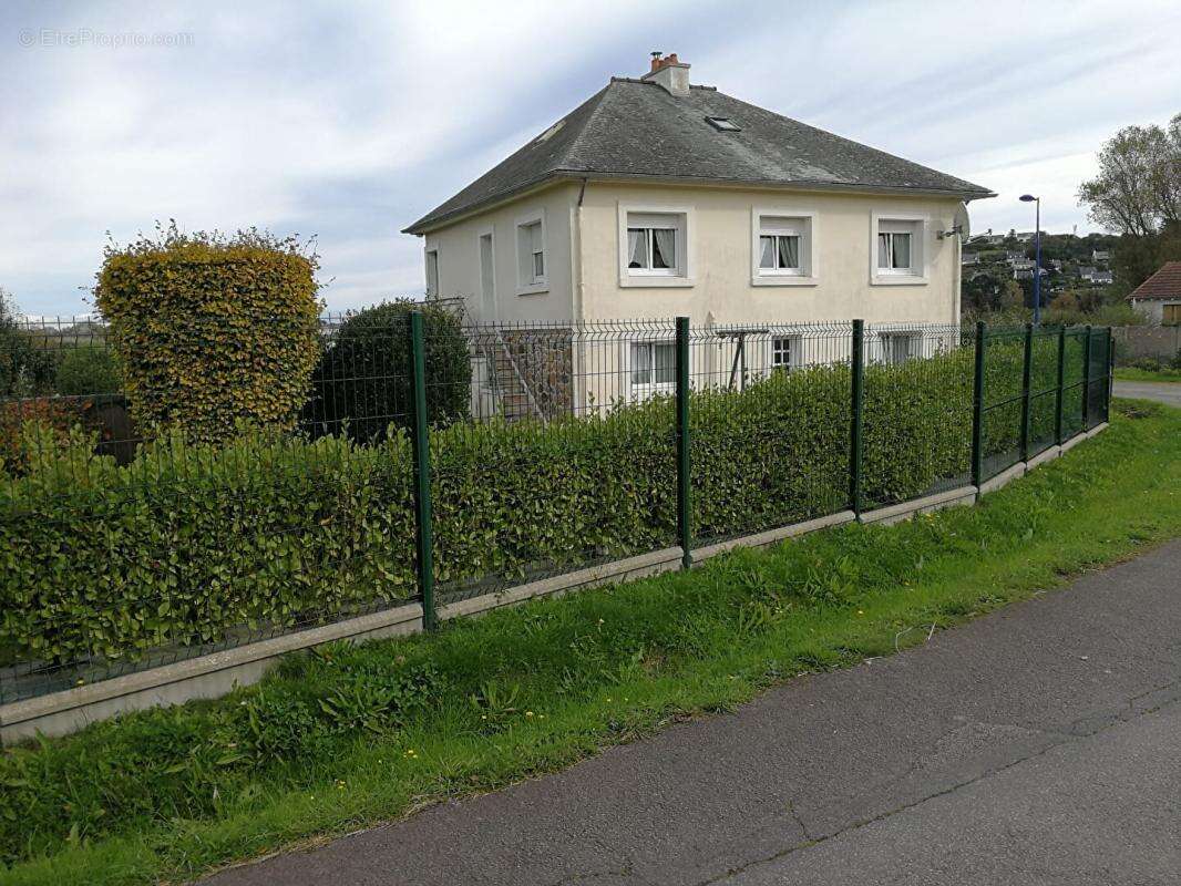 Maison à PLOUGASNOU