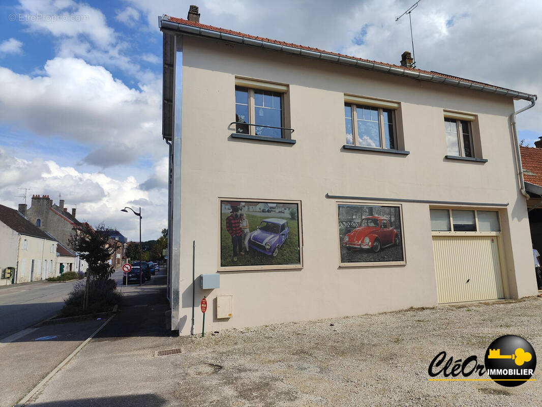 Maison à PIERRE-DE-BRESSE