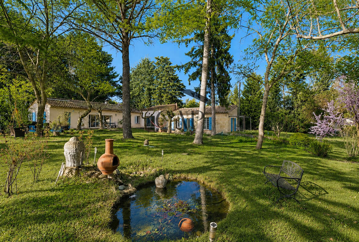 Magnifique propriété à AIX EN PROVENCE-Puyricard 195m2 vue Sainte-Victoire - avec piscine sur 5.000m2 - photo 3