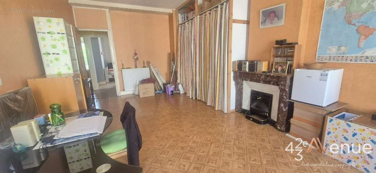 Appartement à LE CHAMBON-FEUGEROLLES