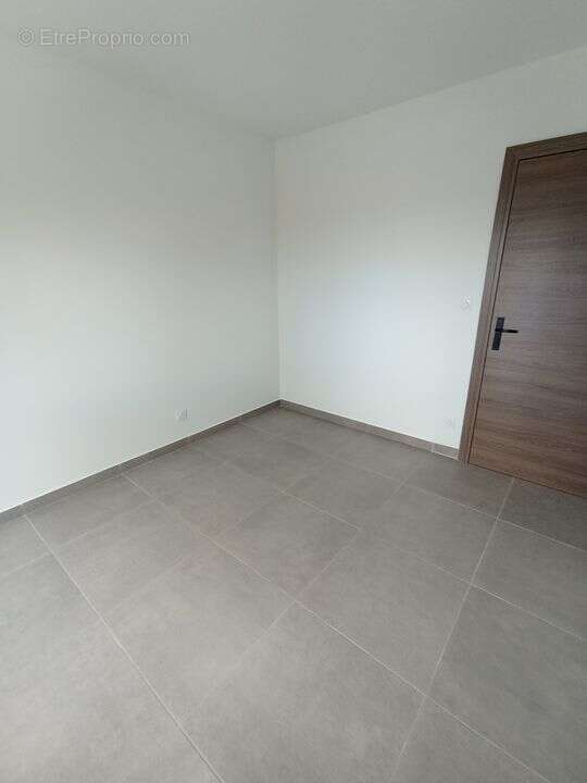 Maison à CREUZIER-LE-VIEUX