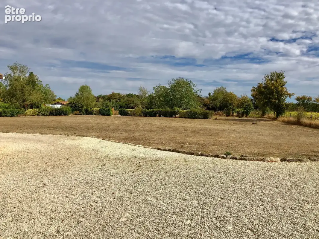Exceptionnelle maison de campagne avec piscine et terrain de 6000 m². - photo 12