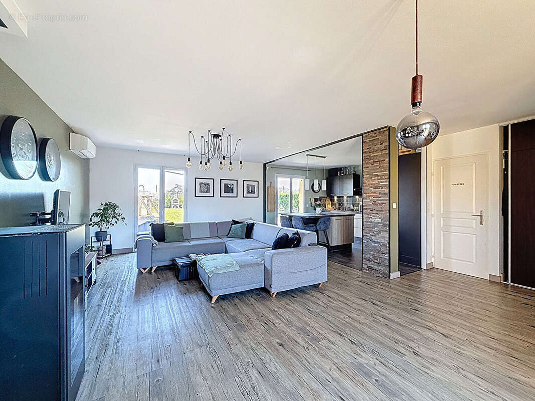 Maison à VILLIEU-LOYES-MOLLON