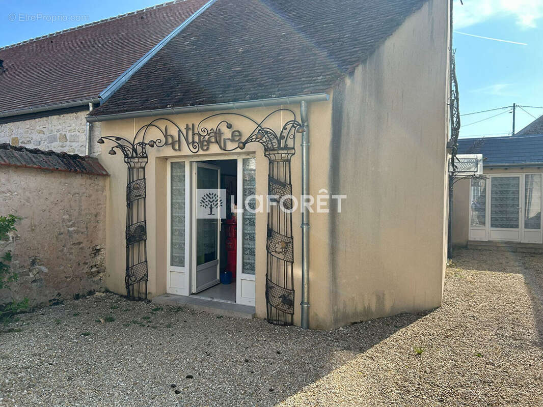 Maison à YEVRE-LA-VILLE