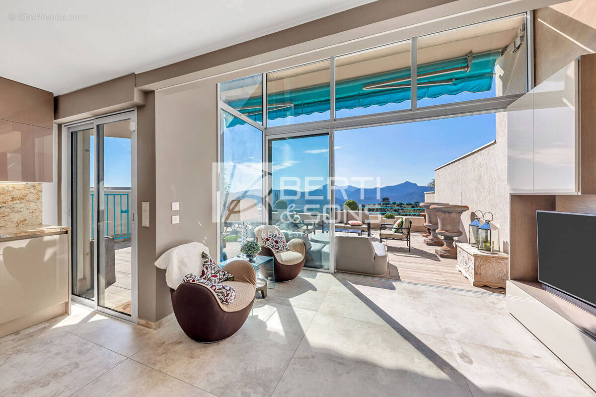 Appartement à MANDELIEU-LA-NAPOULE