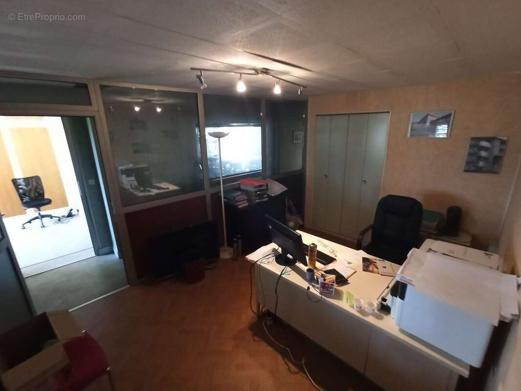 Commerce à AIXE-SUR-VIENNE