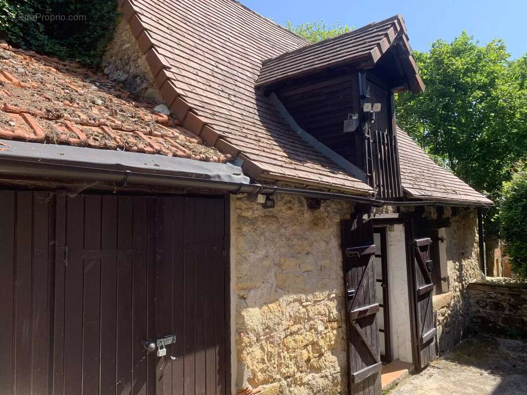 Près de Hautefort, Dordogne - Ensemble de deux petites maisons - photo 2