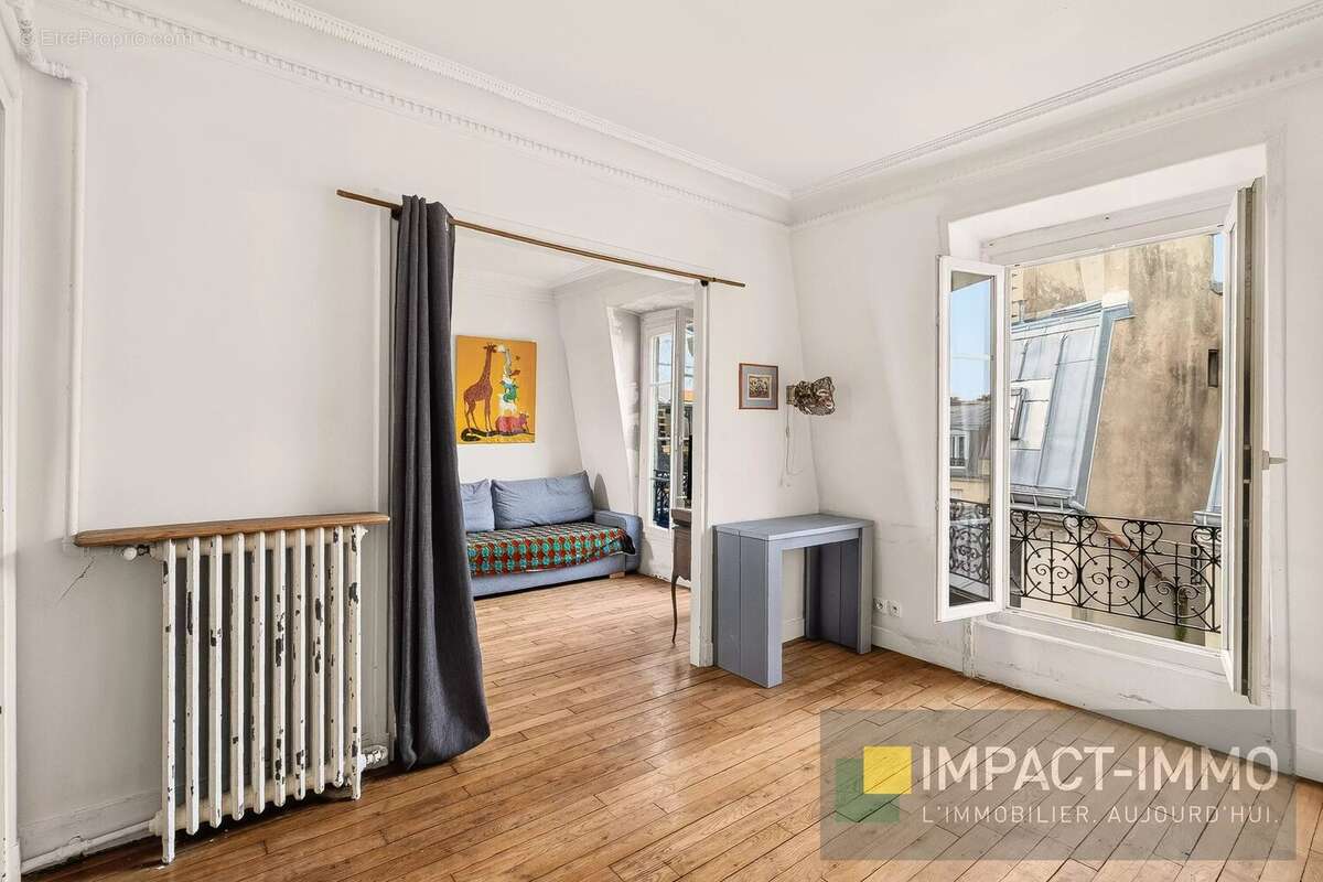 EXCLUSIVITÉ - NOUVEAUTÉ - Dernier étage — Vue dégagée sur les toits — Charme de l'ancien — Montmartre - photo 3