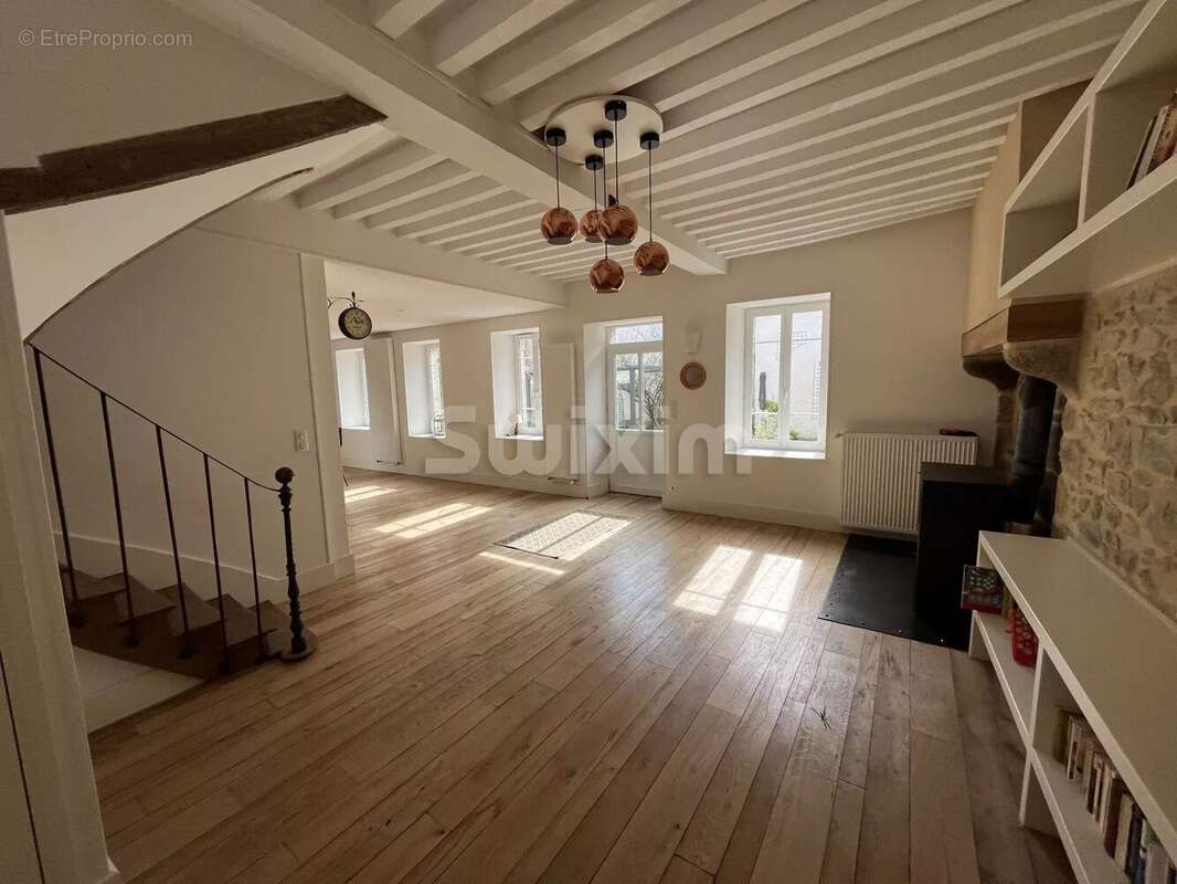 Maison à OUROUX-EN-MORVAN