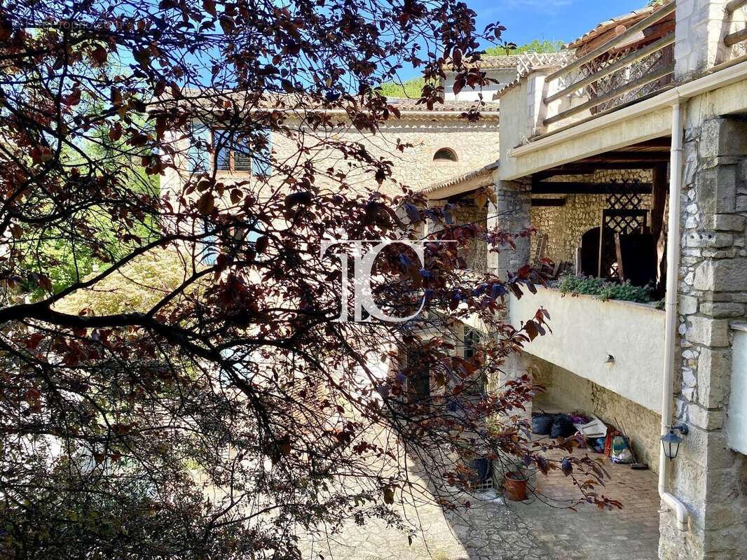 Barjac, 2 mas en pierre renoves sur 204m2, cour interieure, garage, sur 4700m2 + verger 2000m2 - photo 37
