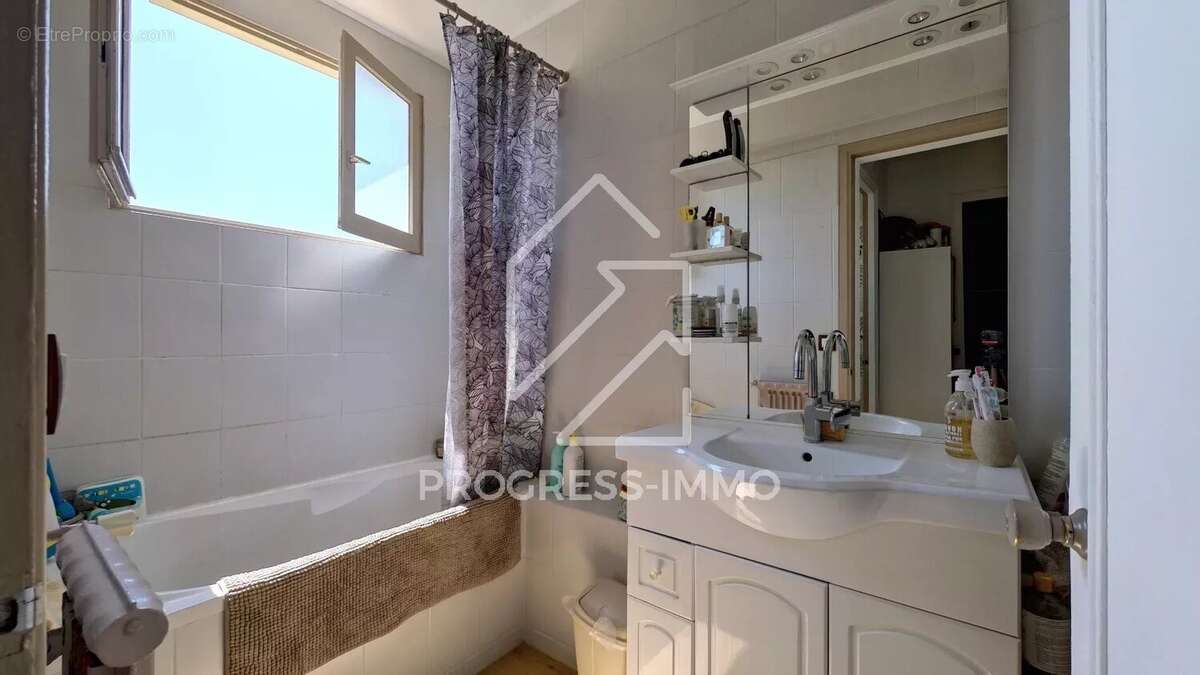 Appartement à SAINT-MAUR-DES-FOSSES