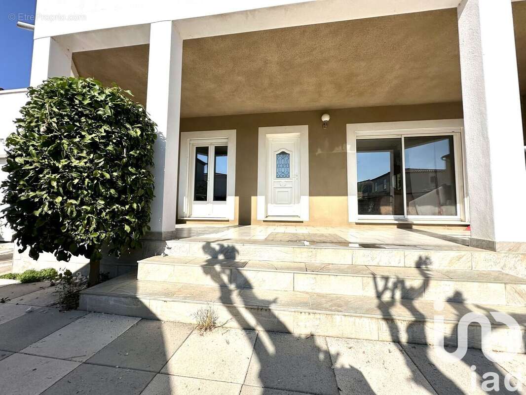 Photo 8