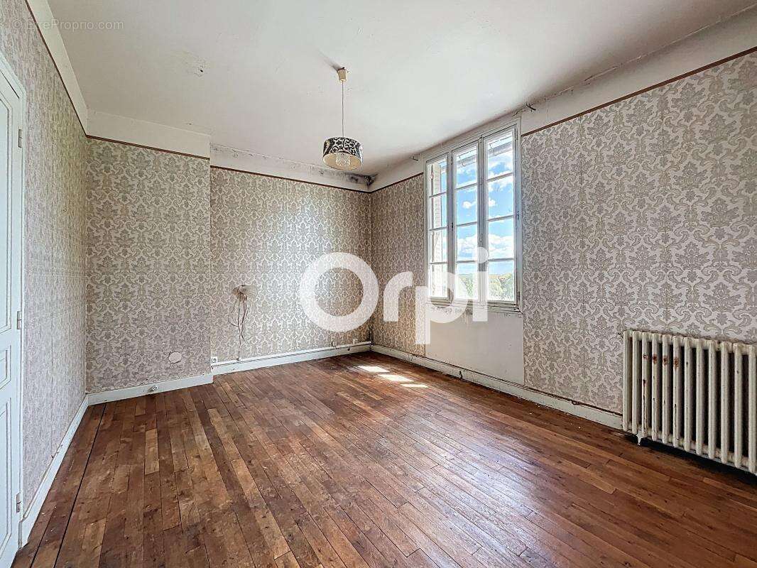 Maison à MONTAIGNAC-SAINT-HIPPOLYTE