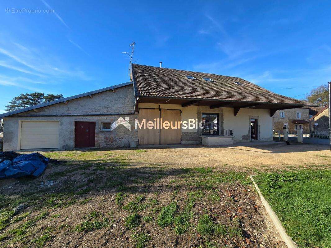 Maison à PLEURE