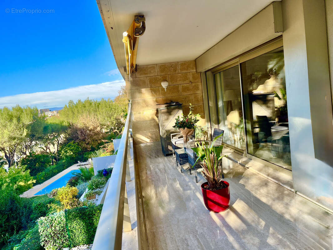Appartement à LE CANNET