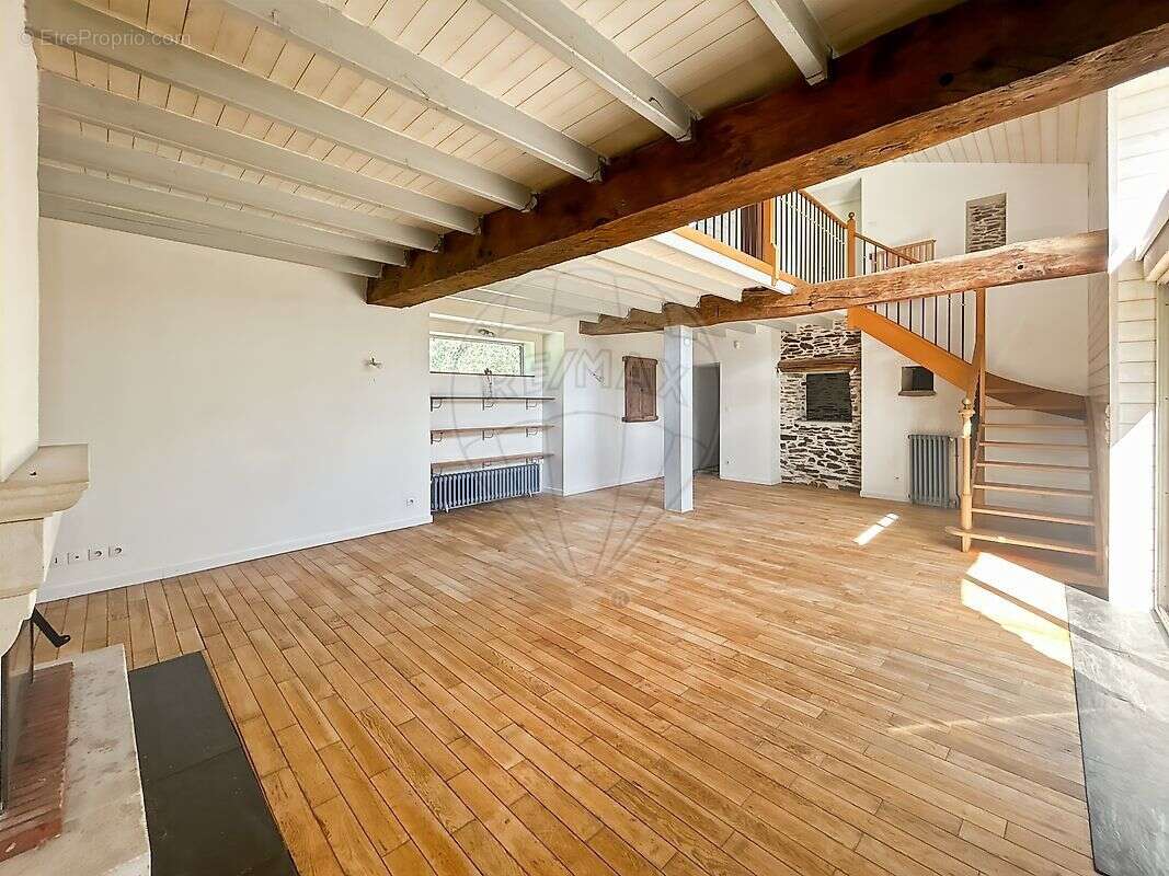 Maison à SAINTE-LUCE-SUR-LOIRE