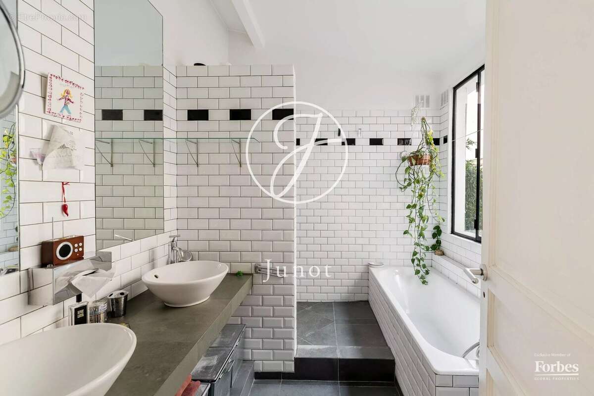 Maison à PARIS-17E