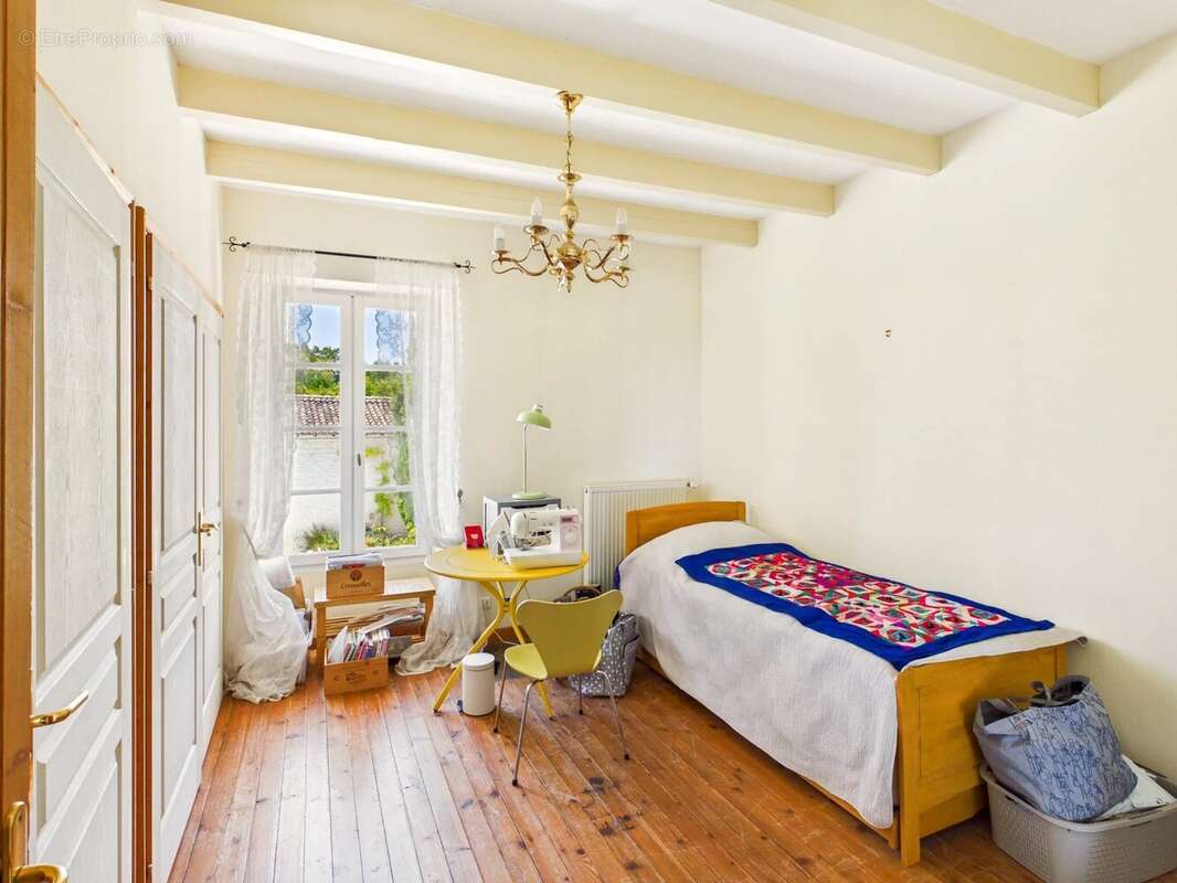 Superbe Maison de Maître avec Piscine Chauffée, Maison d'Amis et Jardins Privés - photo 11