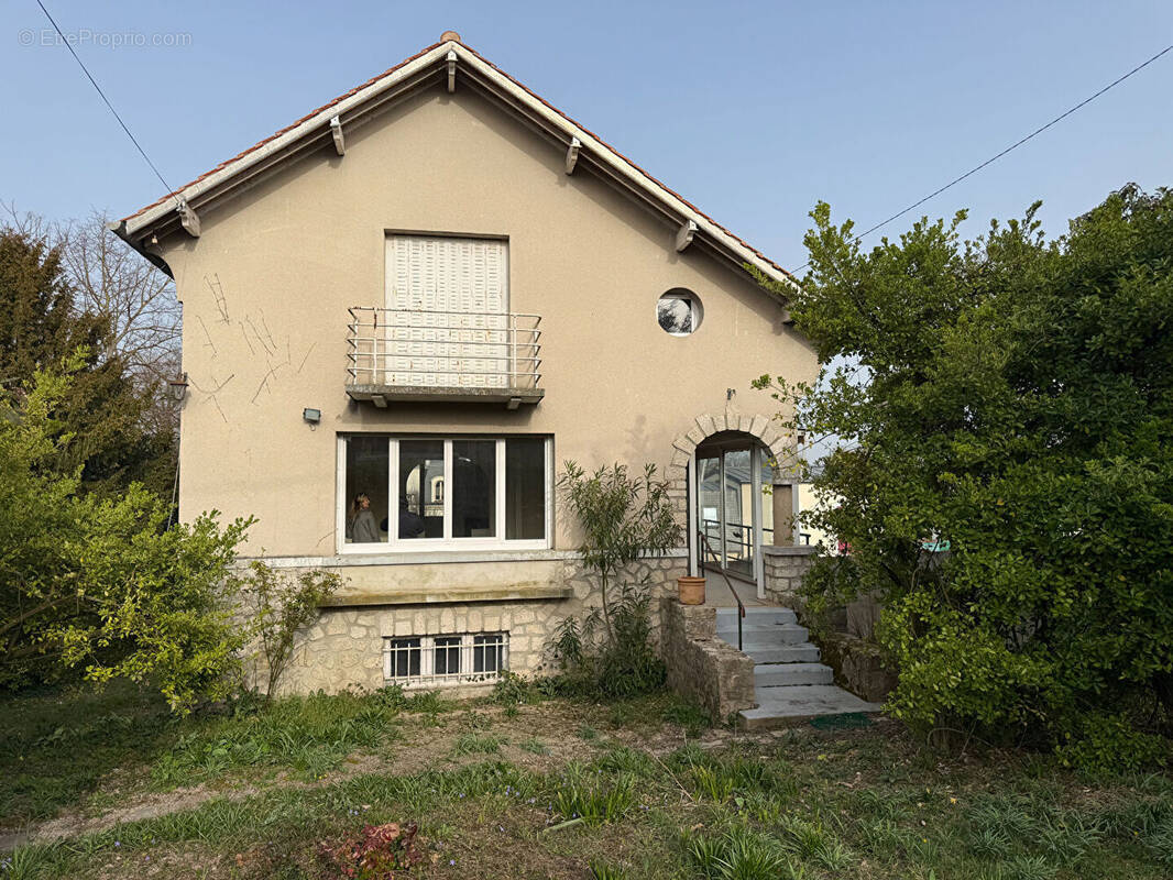 Maison à SAINT-PIERRE-LES-NEMOURS