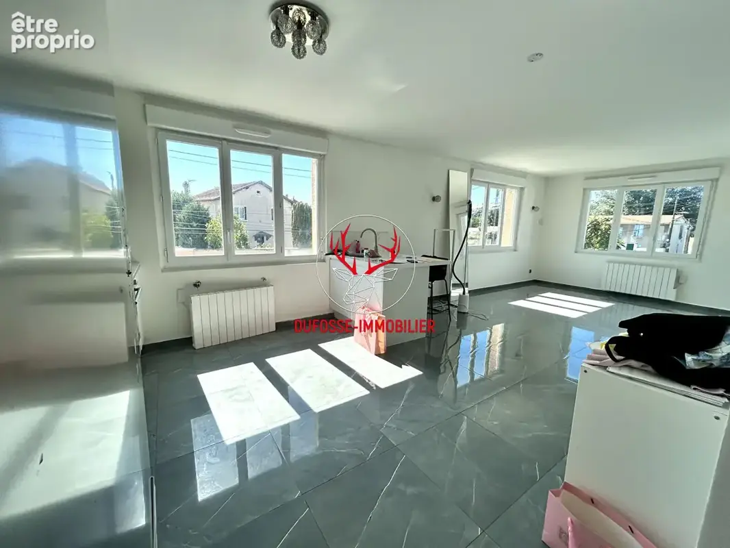Feyzin les razes : t4 94 m² - 3 chambres et grande pièce de vie - petite copropriété - faibles charges - photo 2