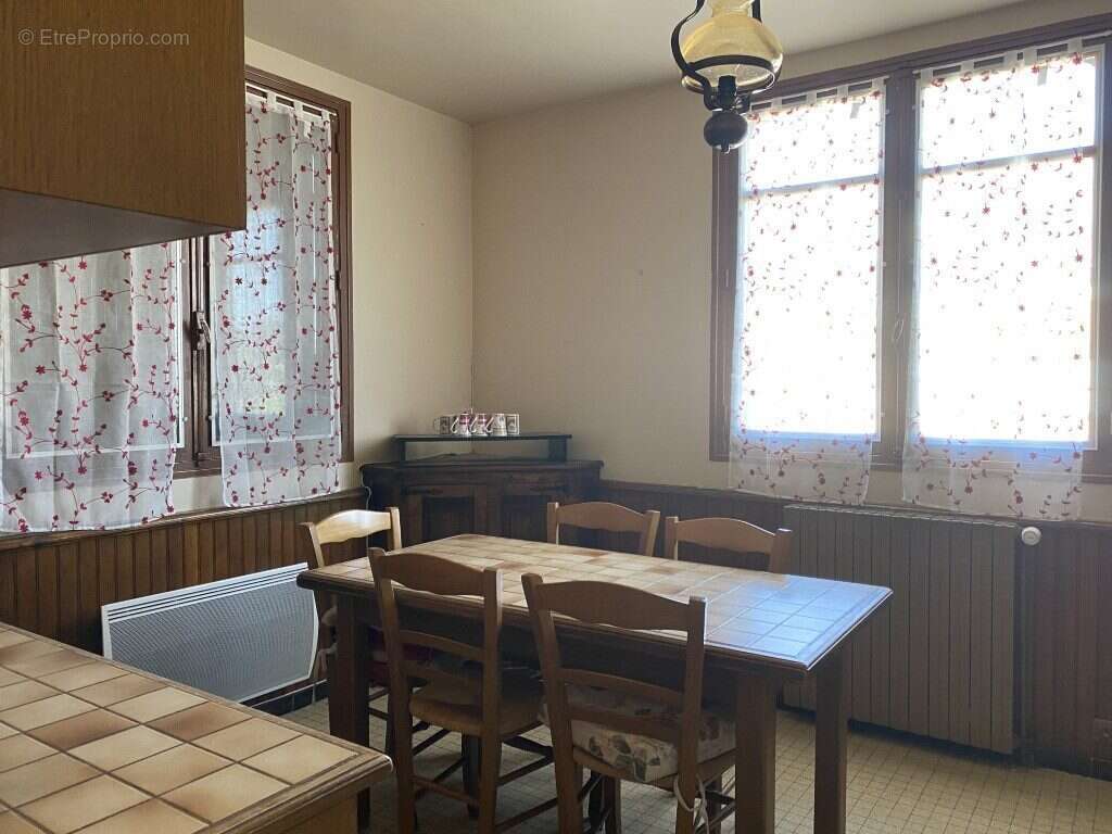 Maison à NEUVIC-ENTIER