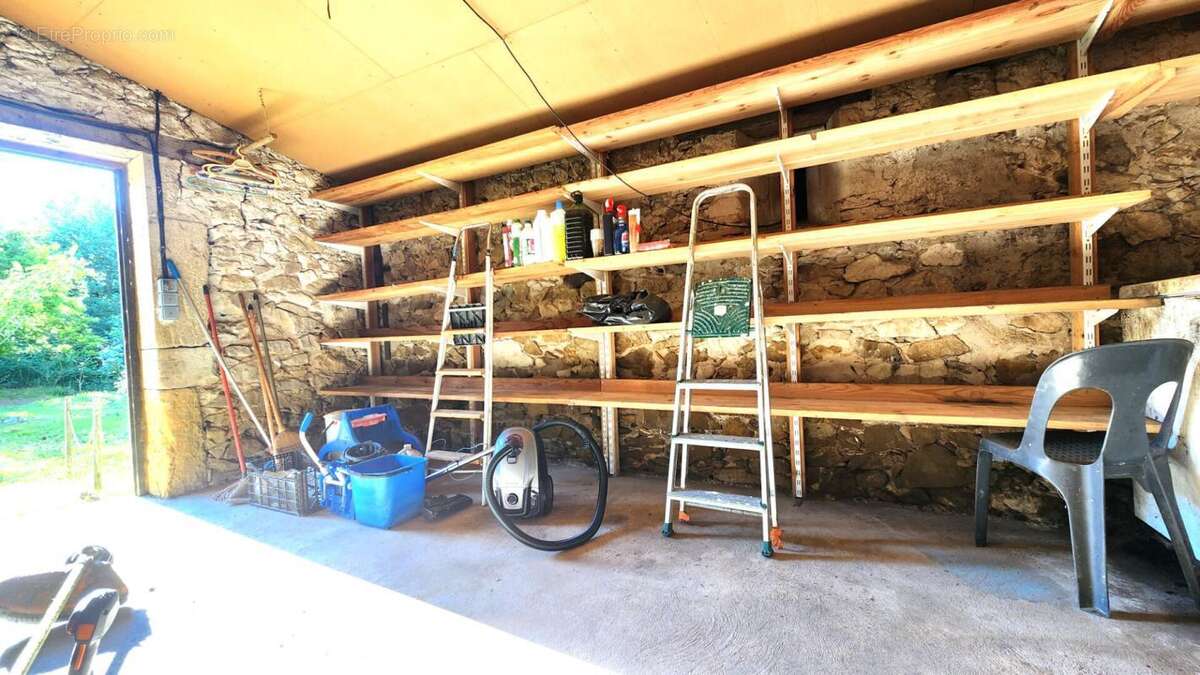 Maison en Pierre 280m² - Terrain 20 317 m² - Dépendances - PISCINE - photo 13