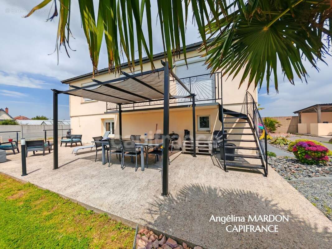 Maison Traditionnelle T5 de 124 m² – Terrain Paysager de 1215 m² + Piscine à Saint-Nicolas-de-la-Taille (76 170) - photo 3