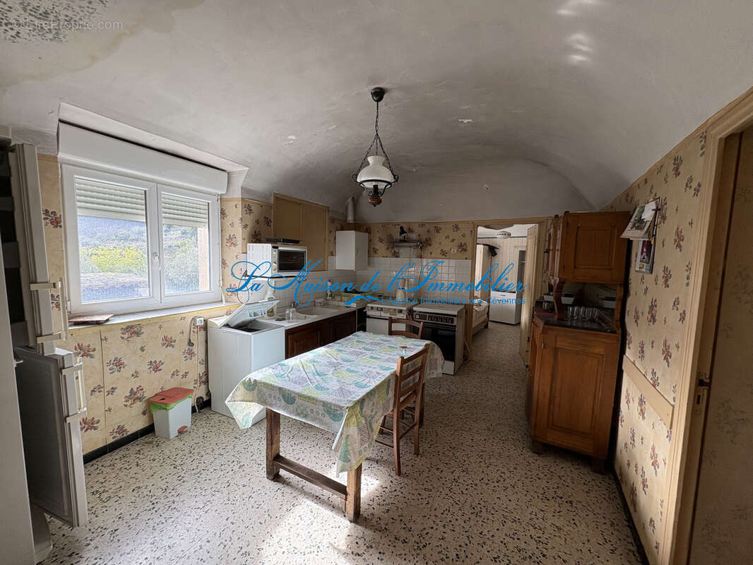 Courry, mas en pierre de 413 m2 de surface sur 533 m2 de terrain avec puit - photo 4