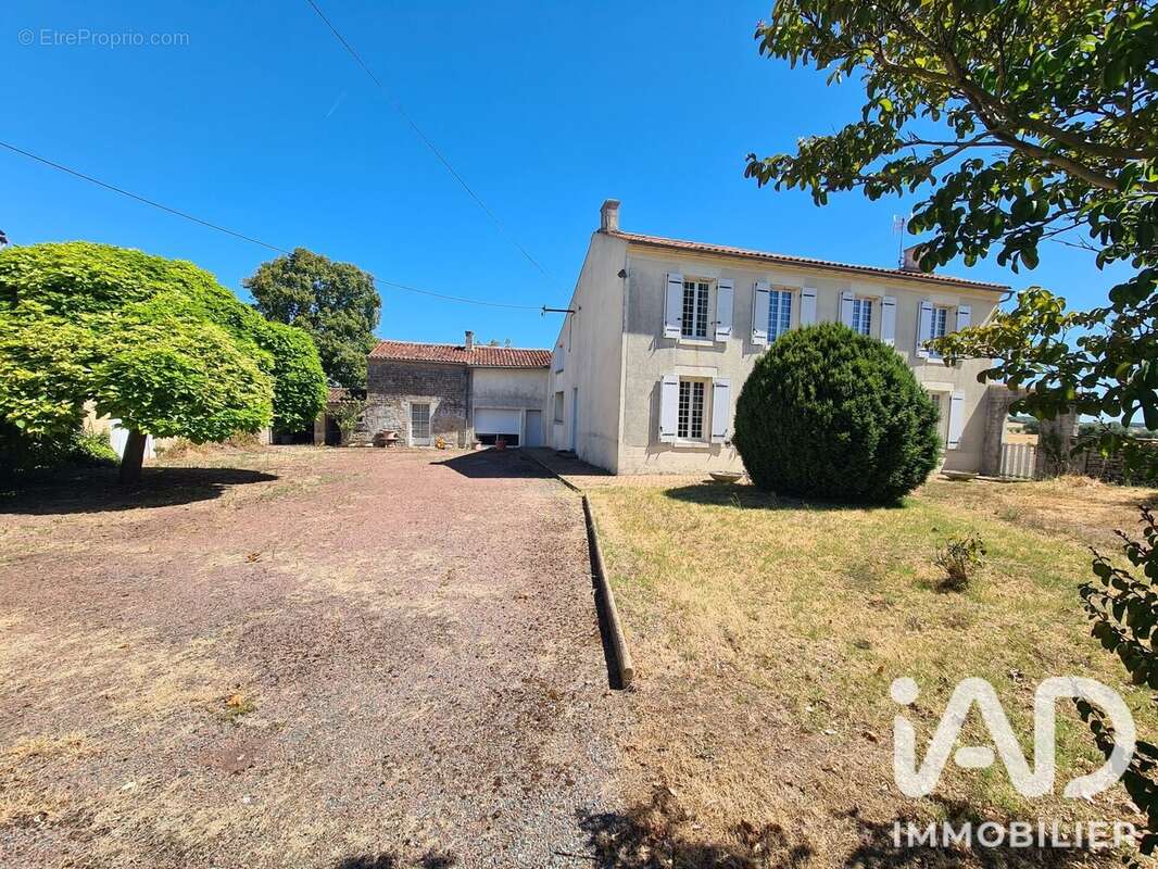 Maison 180 m² à Coivert  - photo 2