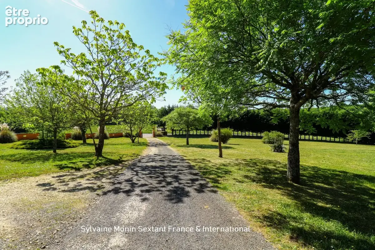 Calme absolu et vue dégagée pour cet ensemble immobilier de 3 maisons avec 3 piscines sur 2 hectares - photo 5