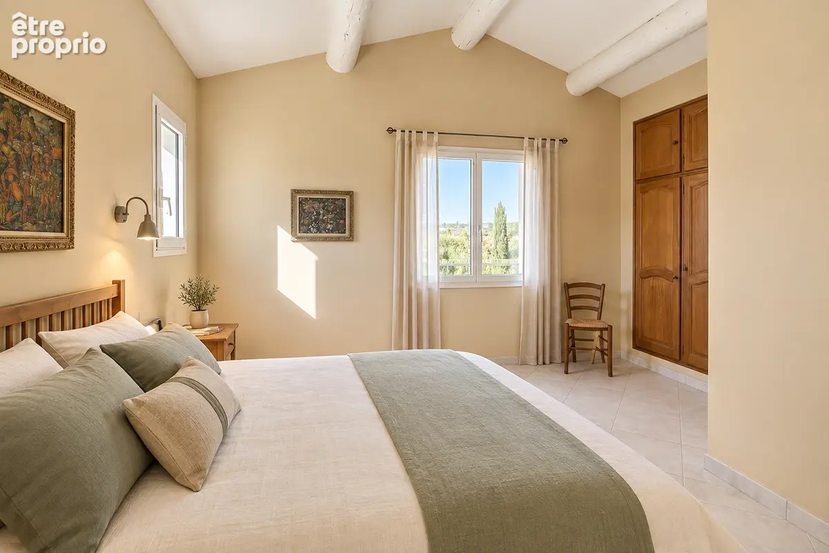 Sur le haut de Caromb 150m² habitable, 3 chambres, piscine terrain arboré... - photo 5