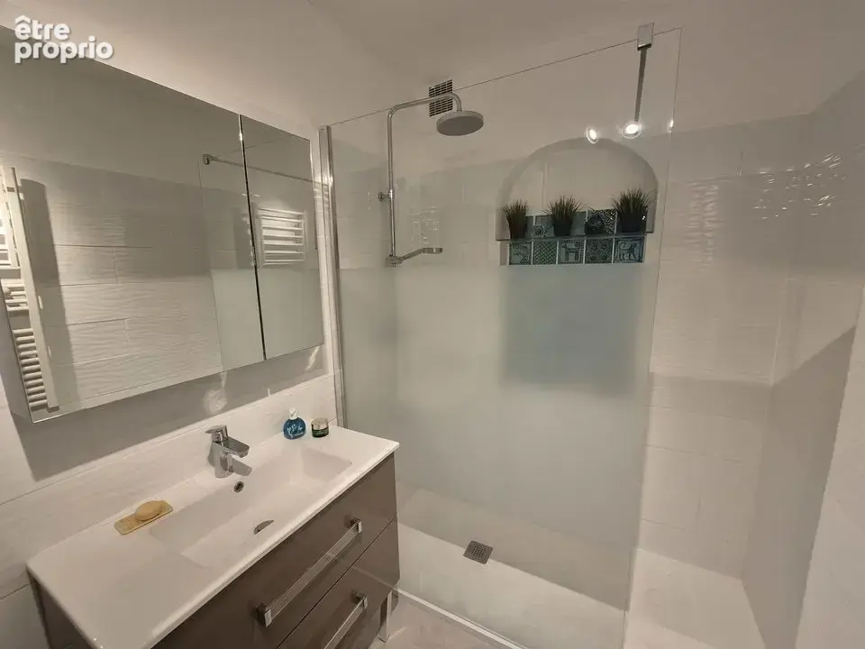 GRIMAUD 83310 - APPARTEMENT T2 de 55m² - au calme absolu -