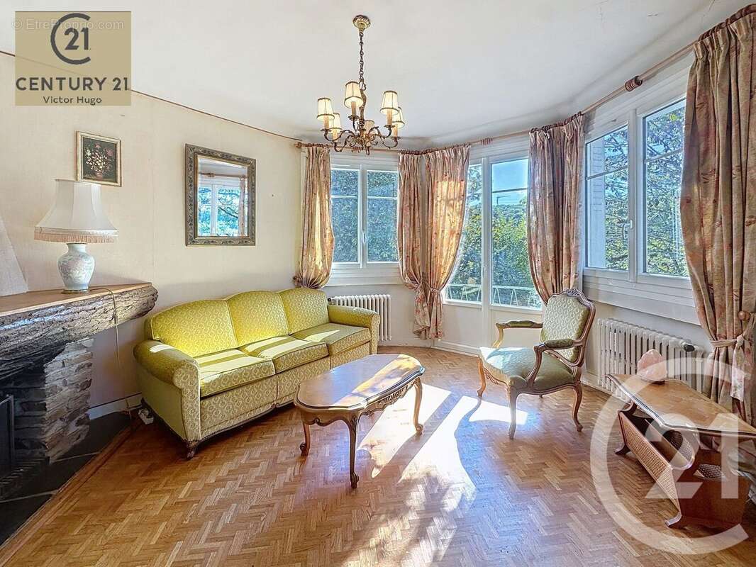 Maison à LE PALAIS-SUR-VIENNE