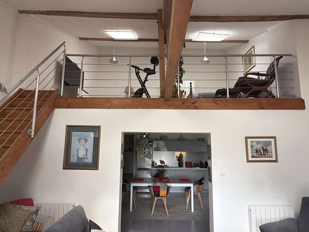 Une charmante maison individuelle offrant une vue magnifique - photo 7