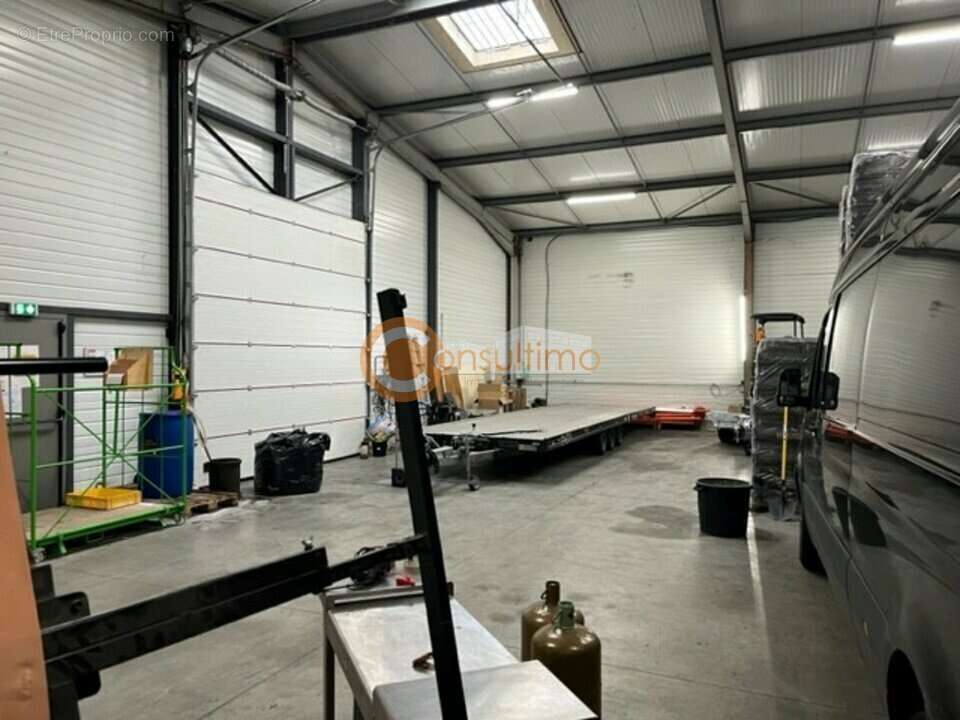 Commerce à SAINT-LOUBES