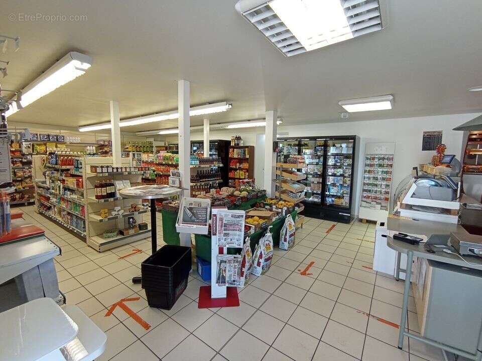 Ensemble immobilier avec épicerie multi-services et - photo 11
