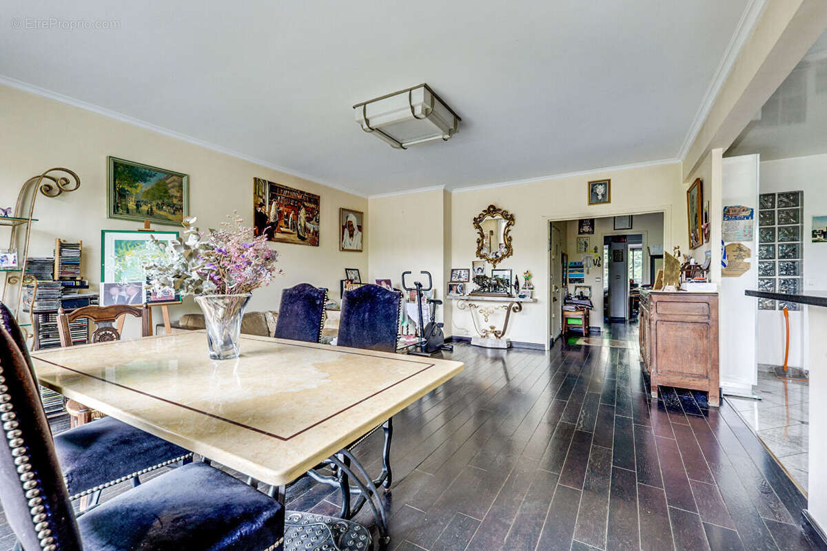 Appartement à CHARENTON-LE-PONT