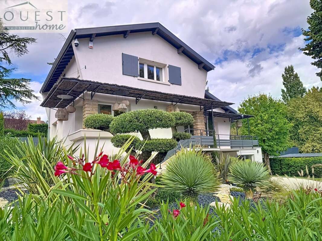 Maison à CHARBONNIERES-LES-BAINS